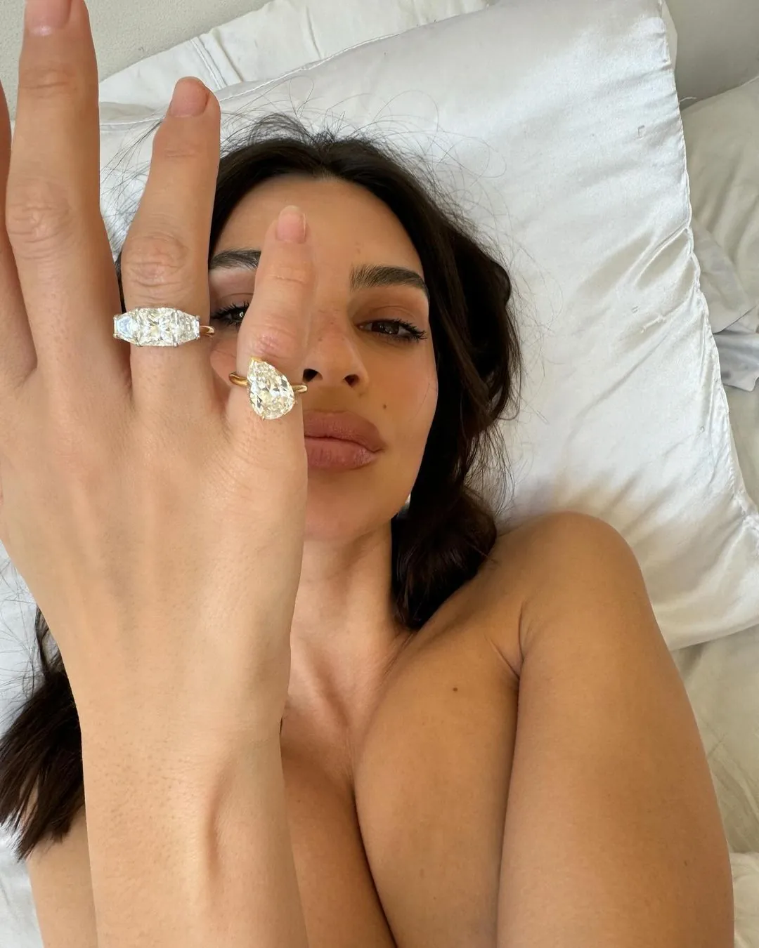 Emily Ratajkowski's Engagement Ring Turned Into a “Divorce Rings”