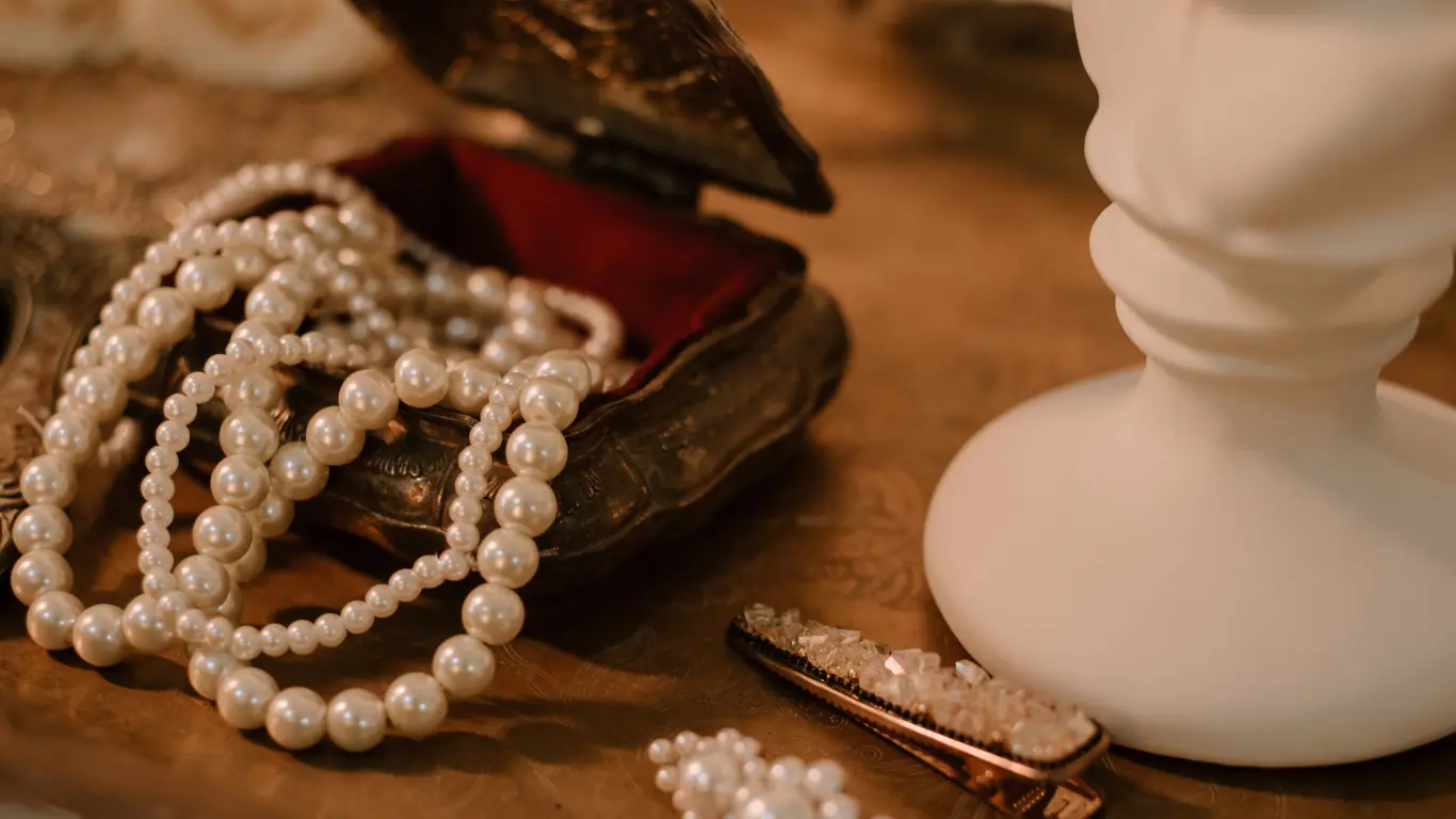 Top 6 Shops Where to Buy Vintage Jewelry Online